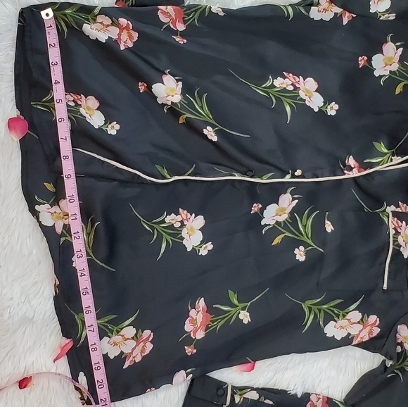 SATINY Loungewear Long-Sleeved Floral Top in Small - Picture 8 of 10